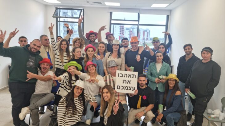 כמה עולה ערב גיבוש לעובדים? המספרים, ומה באמת מזיז אותם — ההילולה