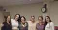 שש נשים מצטלמות יחד בסוף ערב נשים של ההילולה